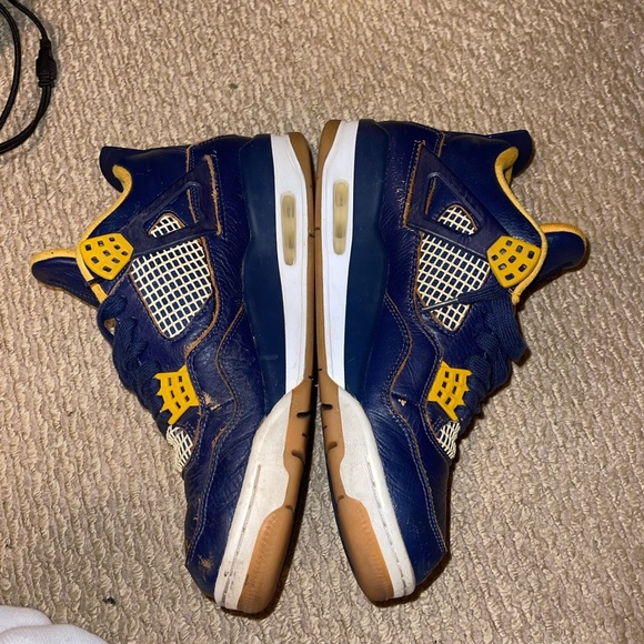Jordan Other - Jordan dunk from above 4s